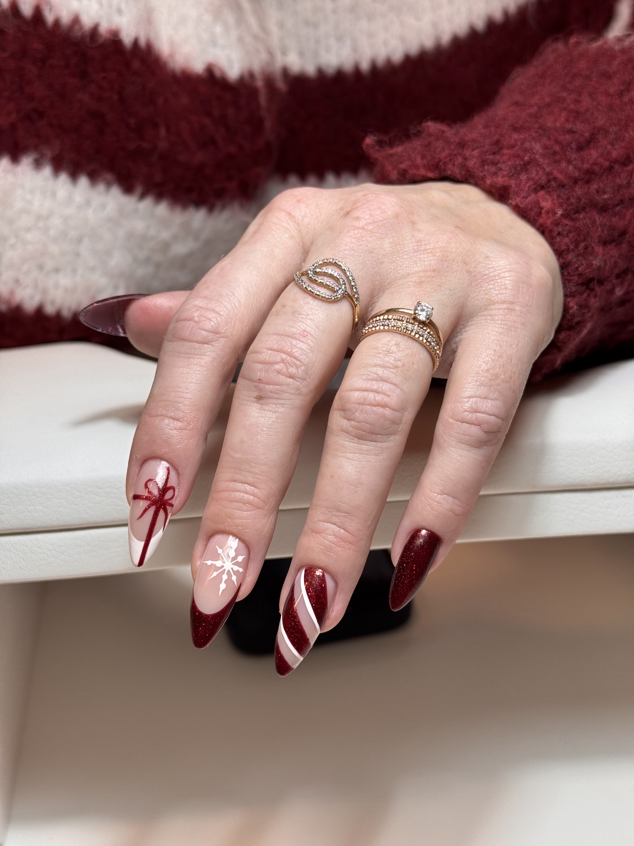 Kerstnagels met strikje, sneeuwvlok en zuurstokstreep